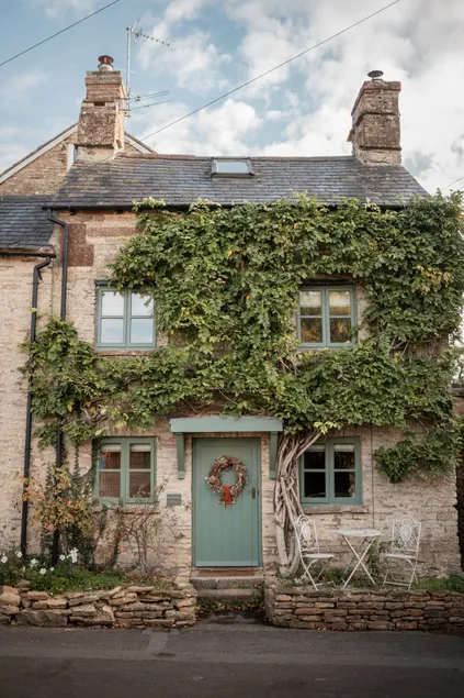 Cotswold Cottage near Soho Farmhouse & Daylesford - Image 1