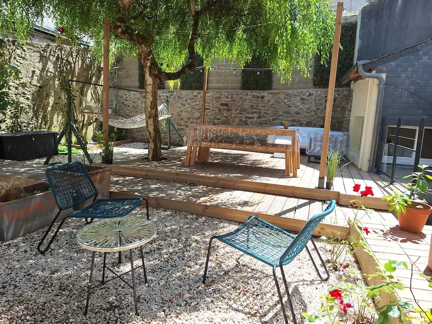 Cozy garden house, very central - Image 1
