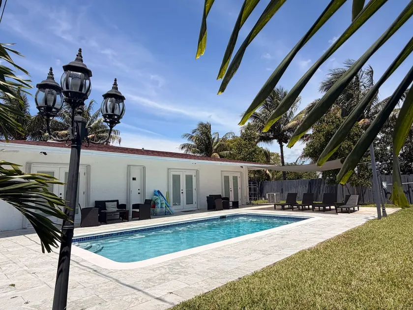 Cozy Studio • Private Entrance • Pool Access - Image 1