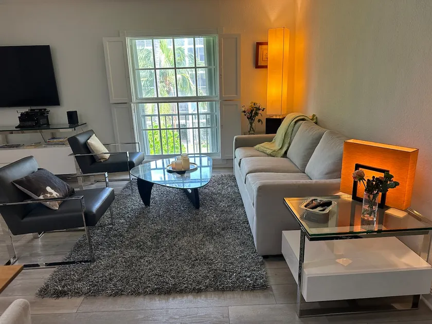 Key Biscayne 2 bedroom sleeps 4 walk 2 beach shops - Image 1
