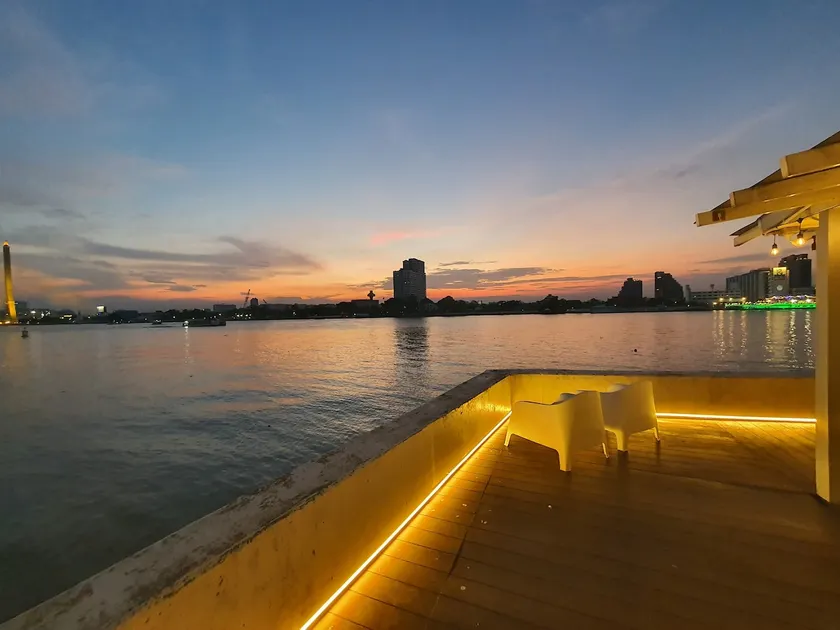 Chaophraya Riverfront house / BaanRimphraya - Image 1