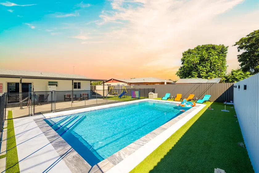HBlue/Pool+Heater/Gazebo/BBQHard Rock/12People - Image 1