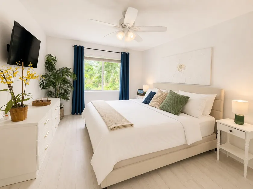 Sunny 1 Bed 2 Bath Apt Steps From Water and 5min to Beach - Image 1