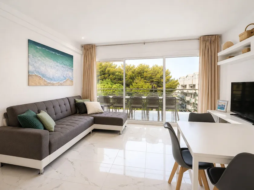 Apartment in the tourist area of Salou, steps from the beach - Image 1