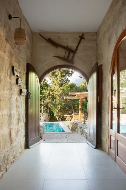Jinnies Farmhouse - Image 1