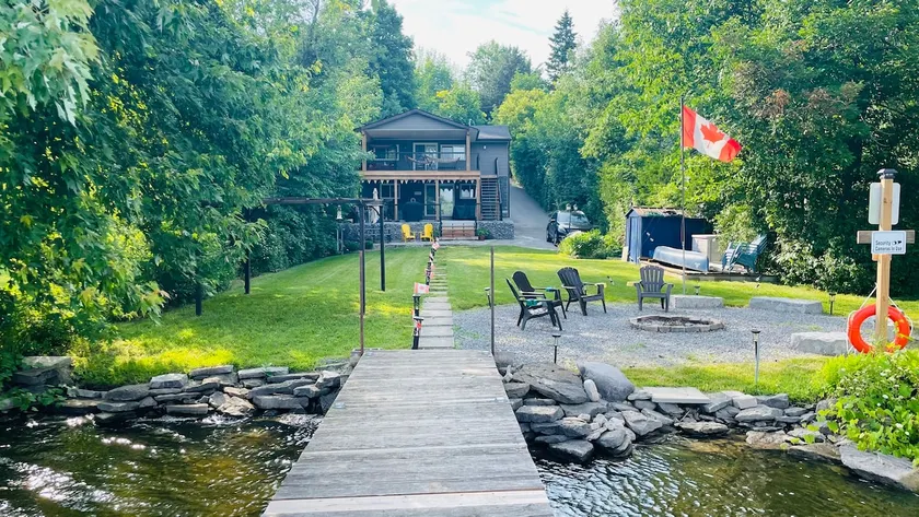 All Year Round Cottage by Trent River - Image 1