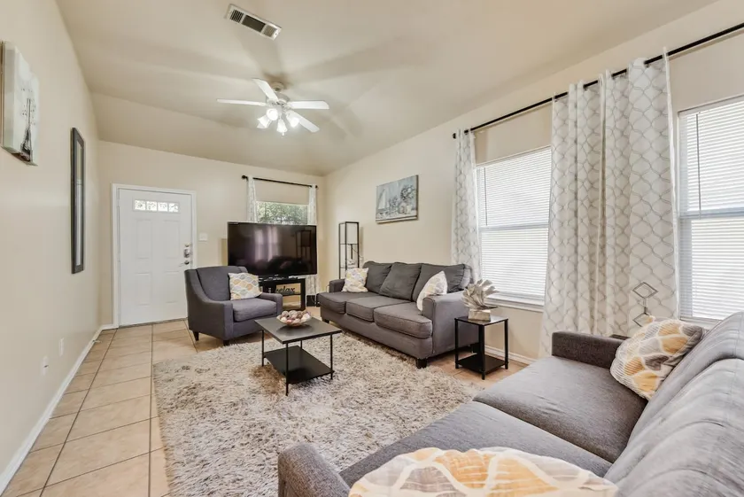 Modern Cozy 3BR2BA Duplex near AT&T Stadium - Image 1