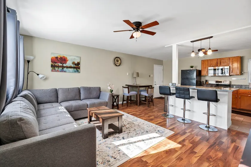 Charming entire ranch home with free parking - Image 1