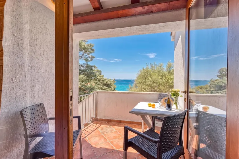 Valdarke Sea View Apartment /w Balcony - Happy Rentals - Image 1