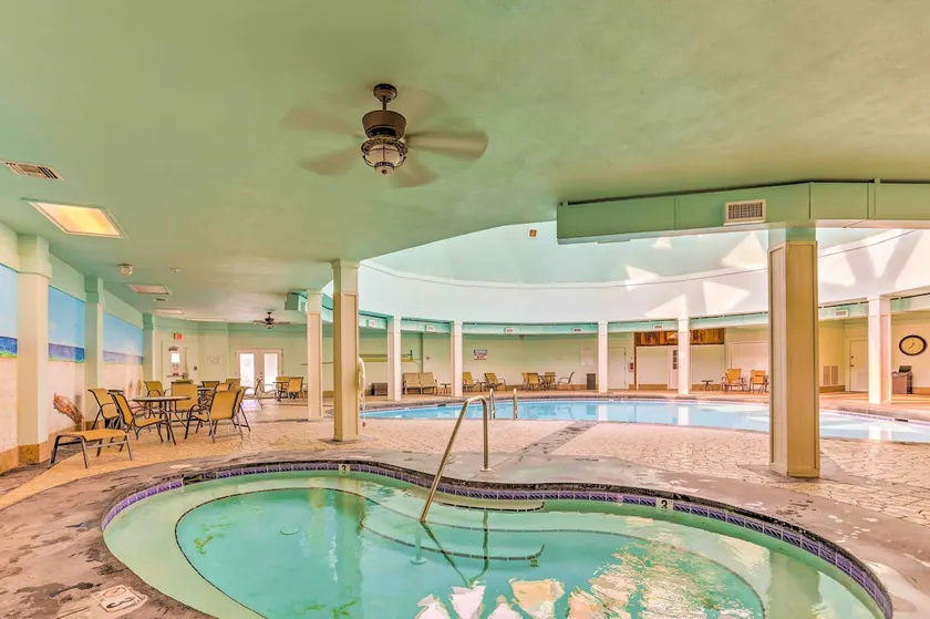 Beachfront Stylish Condo - Stunning Views! - Image 1