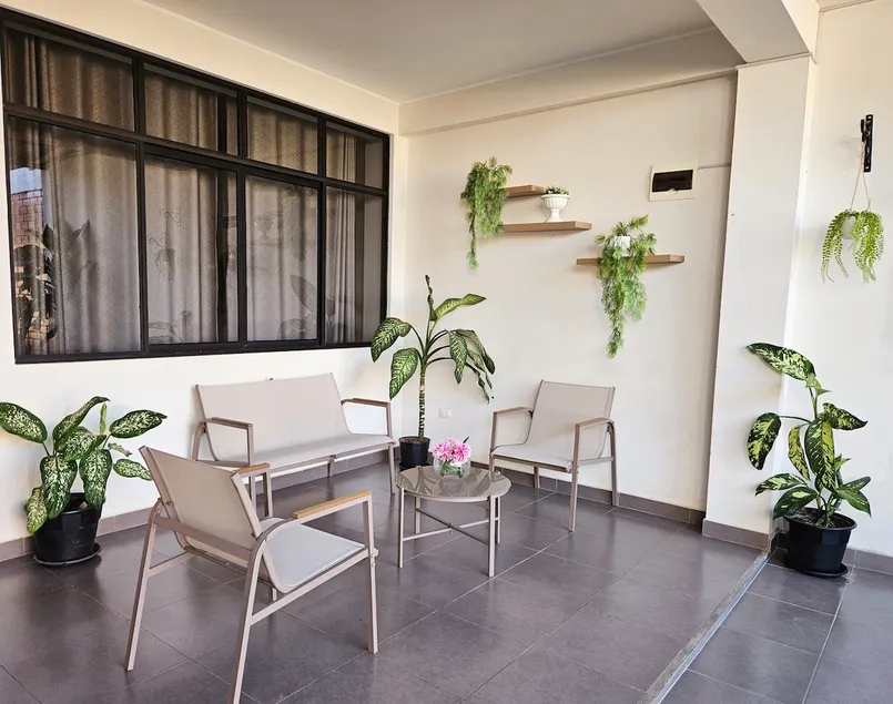 Private house with terrace and garden. - Image 1