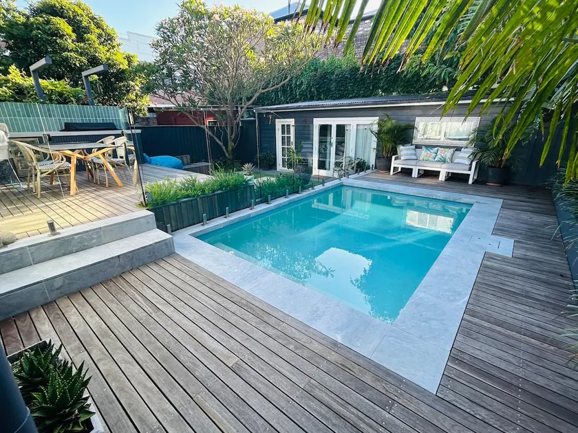 Boutique Garden Cottage - perfect for Vivid - Image 1