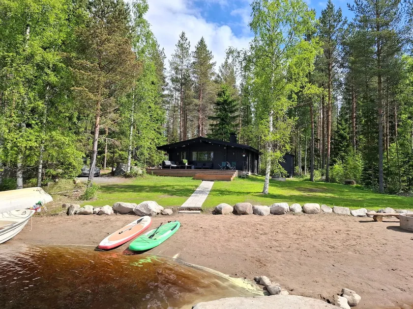 Log cabin by the lake - Image 1