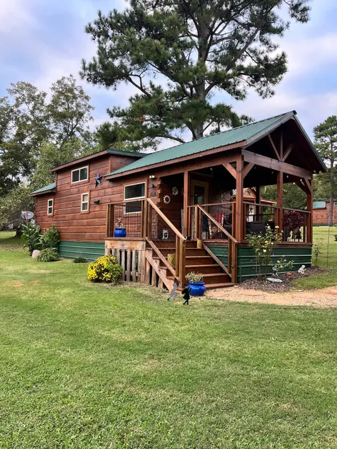 The Cabin at Firefly Cove 3 miles from TIEC - Image 1