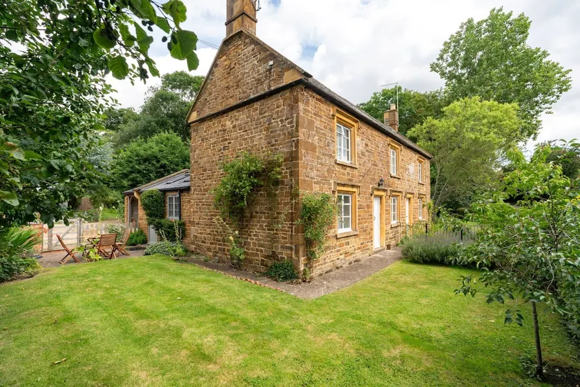 Family friendly Cotswold holiday cottage - Brook Cottage, Lower Brailes - Image 1