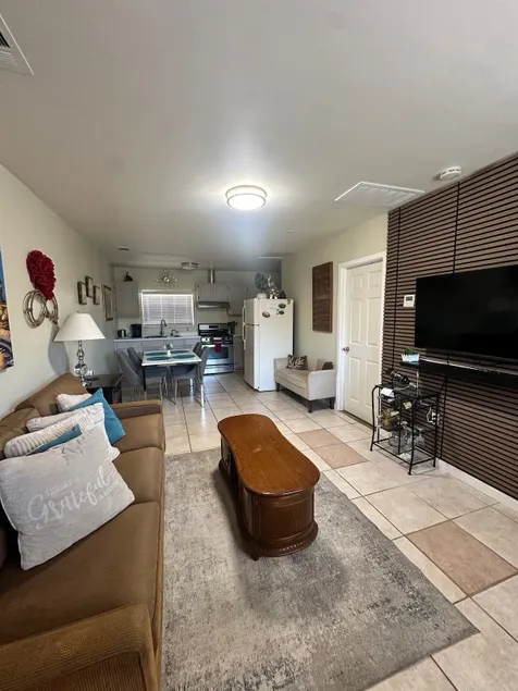 Studio Home/Private Entrance - Image 1