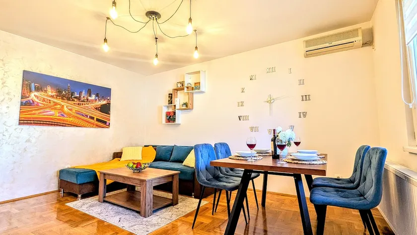 City Center| Free Parking|Cute Balcony| Fast Wi-Fi - Image 1
