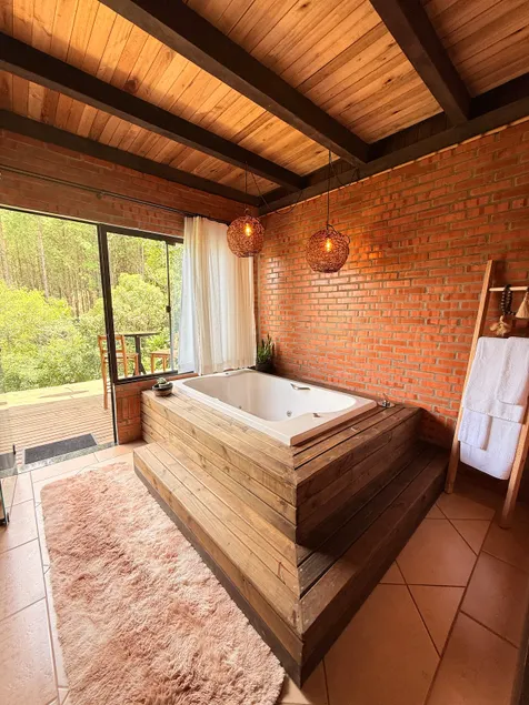 Chalé Flor with Hot Tub - Image 1