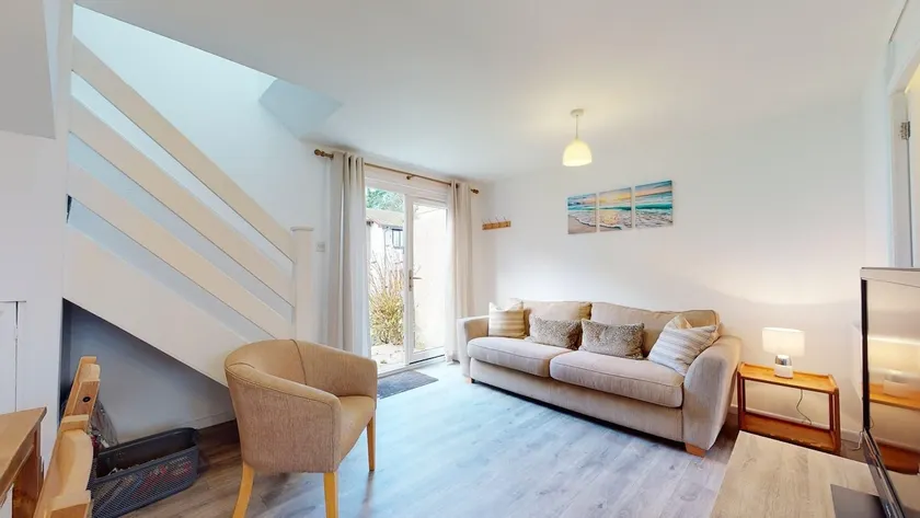 39 Strawberry Hill, Tolroy Manor - Image 1