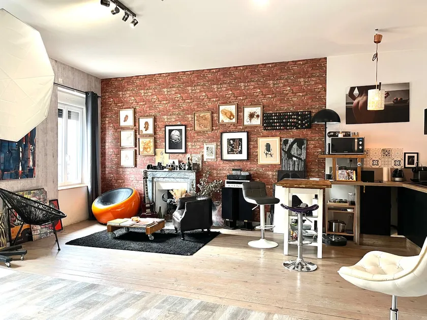 Unusual artist's studio - 2 people - Image 1