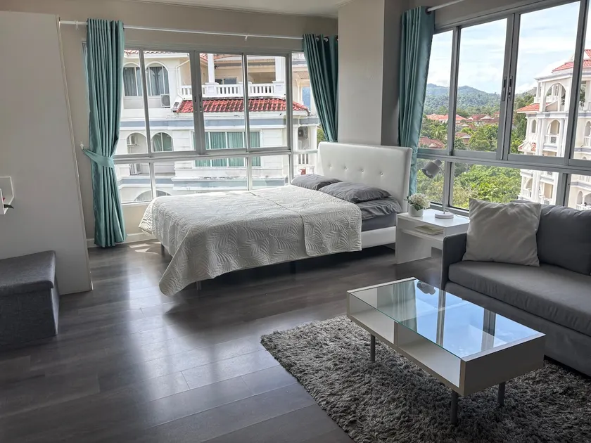 Beautiful and bright studio in the heart of Phuket - Image 1