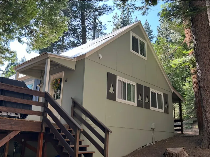Strawberry’s Rivers Resort Cabin #6 - Image 1