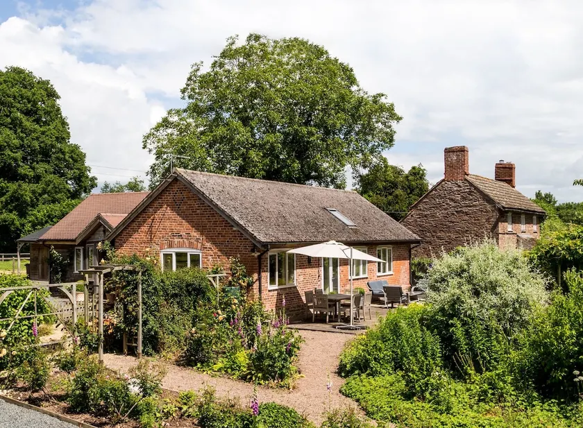 The Cider Mill - the idyllic retreat near Hay on Wye & Hereford. Dog friendly. - Image 1