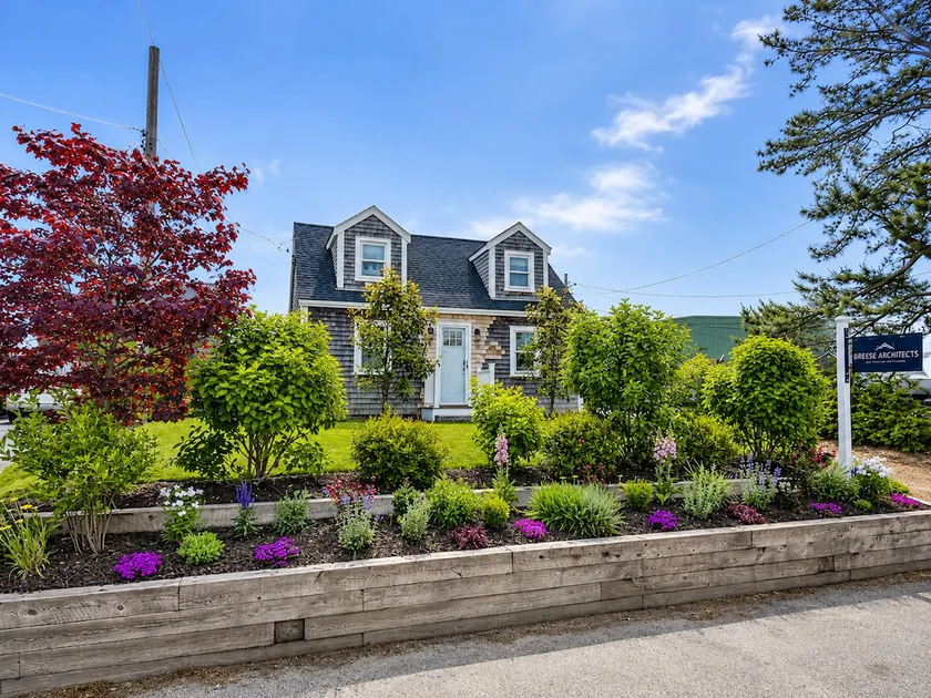 Entire in-town cottage, walk to ferry/town/shops - Image 1