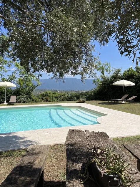 Private villa with pool and spa for groups - Image 1