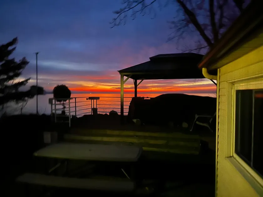Lovely & cozy cottage beach house with private access beach with hot tub  - Image 1
