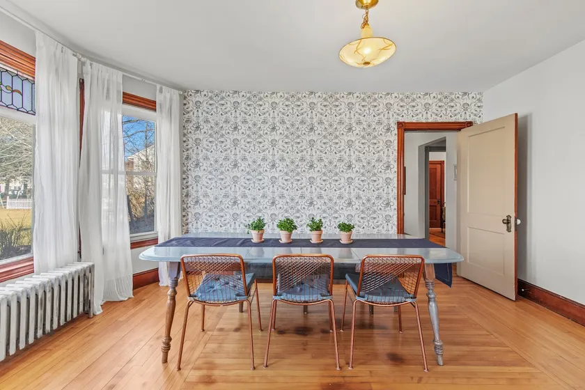 Bright and Spacious 2 BR with Parking - Image 1