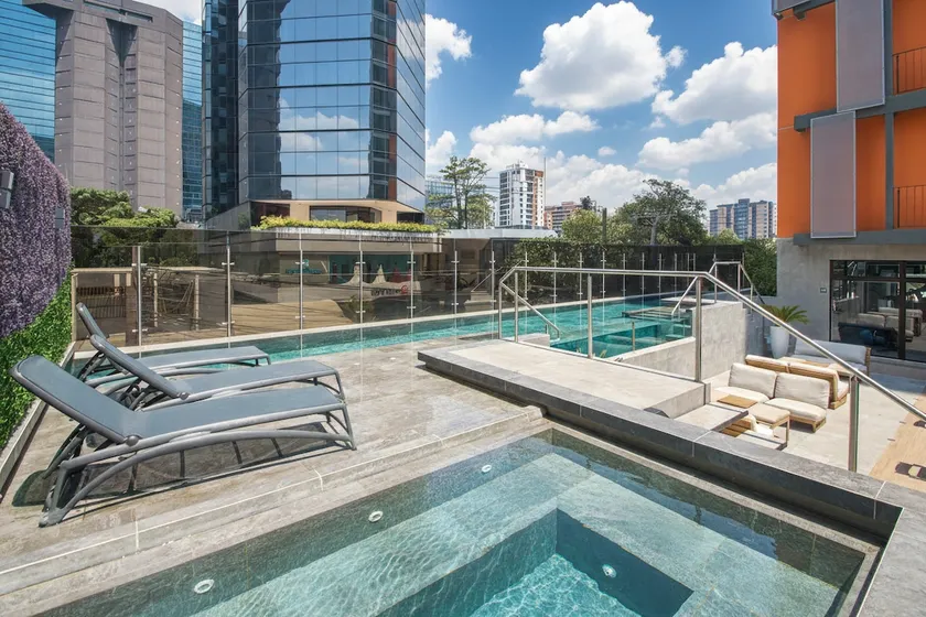 EON Deluxe King Z10 | AC 2Bath Pool Gym Parking - Image 1