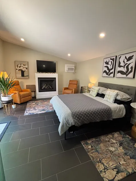 Brand new studio suite - Image 1