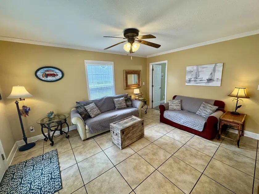 Pet-Friendly Beach Cottage with Golf Cart - Image 1