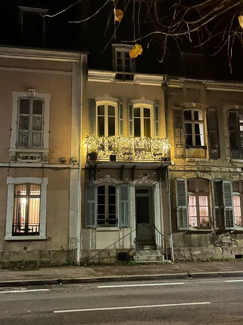 Beautiful old restored apartment - Image 1