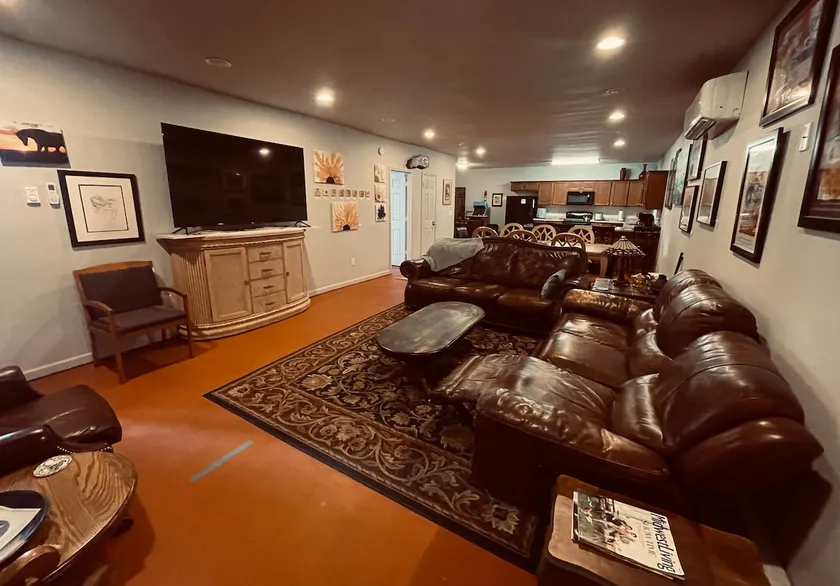 Huge Historic Downtown Minot 3bd Apartment - Image 1