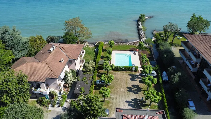 Timetofreedom Beautiful location with private beach - Image 1