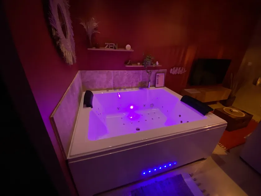 La Parenthèse: Hot tub, 100% relaxation - Image 1
