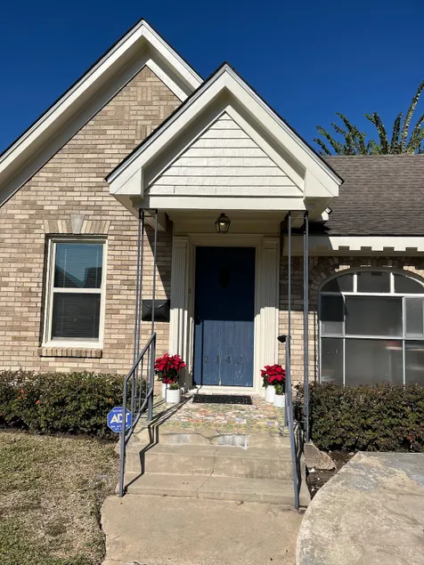 Upper Kirby/Montrose Bungalow - Image 1
