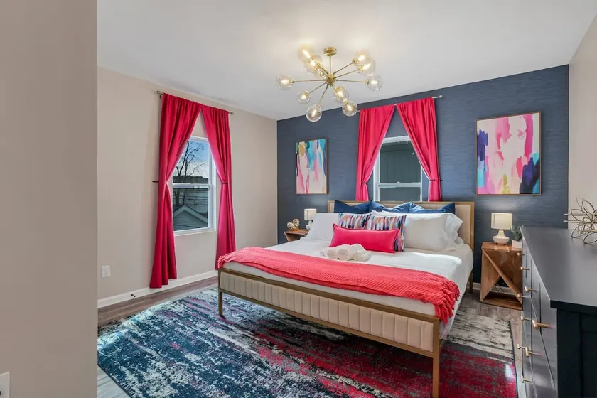King Beds+Games | HUGE Downtown Retreat | Dogs ok! - Image 1