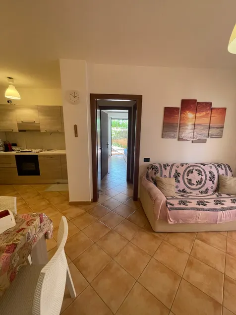 Quiet apartment with pool - Image 1