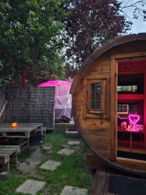 Incredible private bubble spa barrel - Image 1