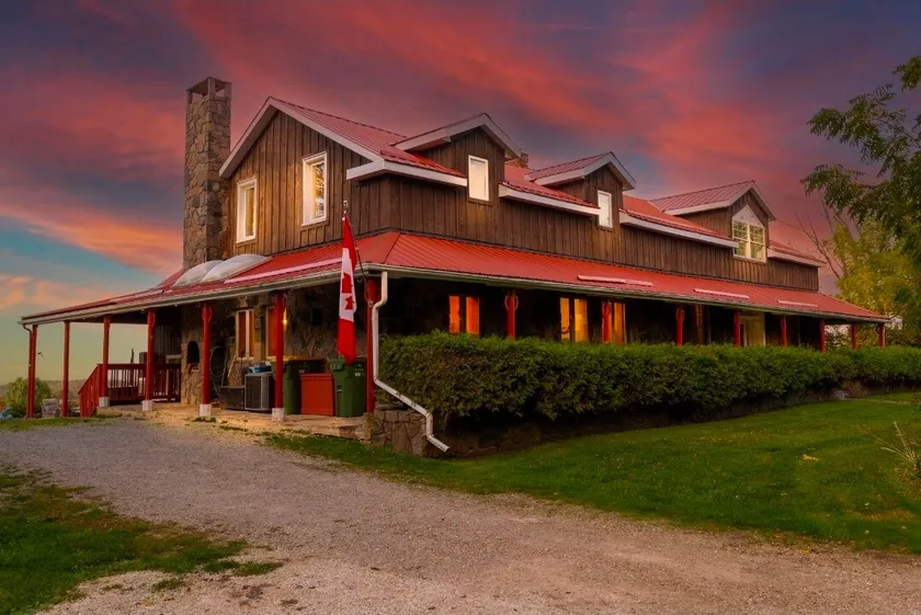 Sundance of Blantyre Lodge +Hot Tub +Sauna +Pond - Image 1