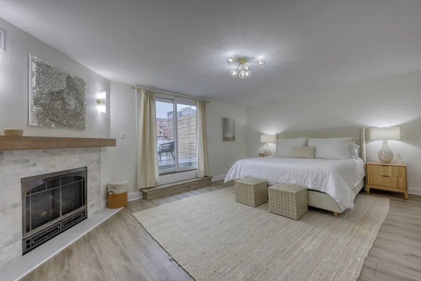 Deluxe Downtown Lancaster 3BD - Rooftop & Parking - Image 1