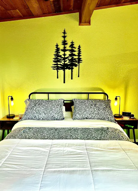 Petite Suite Near Bay Street - Image 1