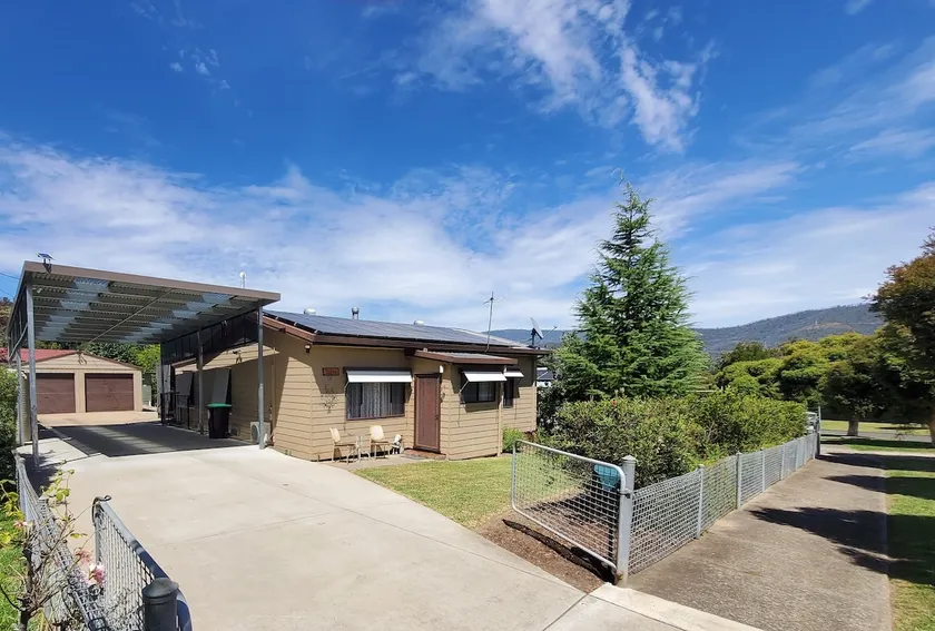 Ideal base for Hiking, Boating, Fishing & Sleeps 8 - Image 1