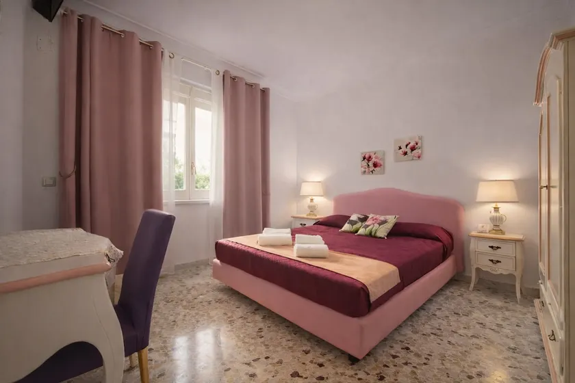 Suite with two bedrooms - Image 1