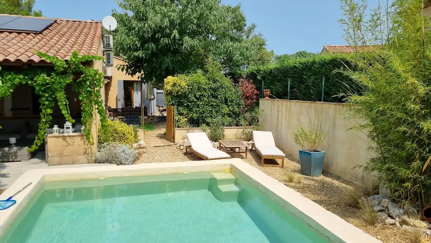 Small house with private garden near Uzès. - Image 1