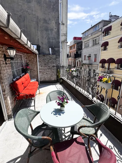 Comfy Penthouse With Great Location in Istiklal - Image 1