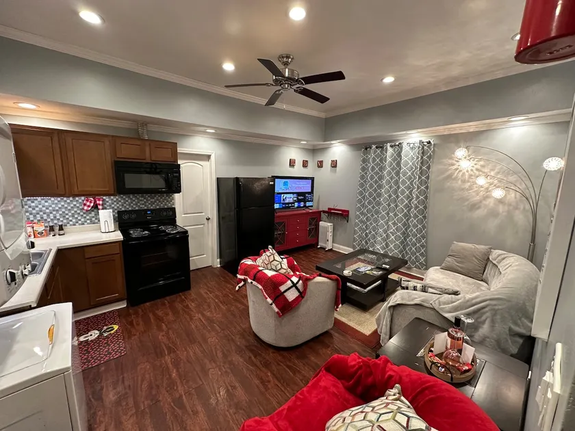 2 bedroom furnished apartment D * red - Image 1